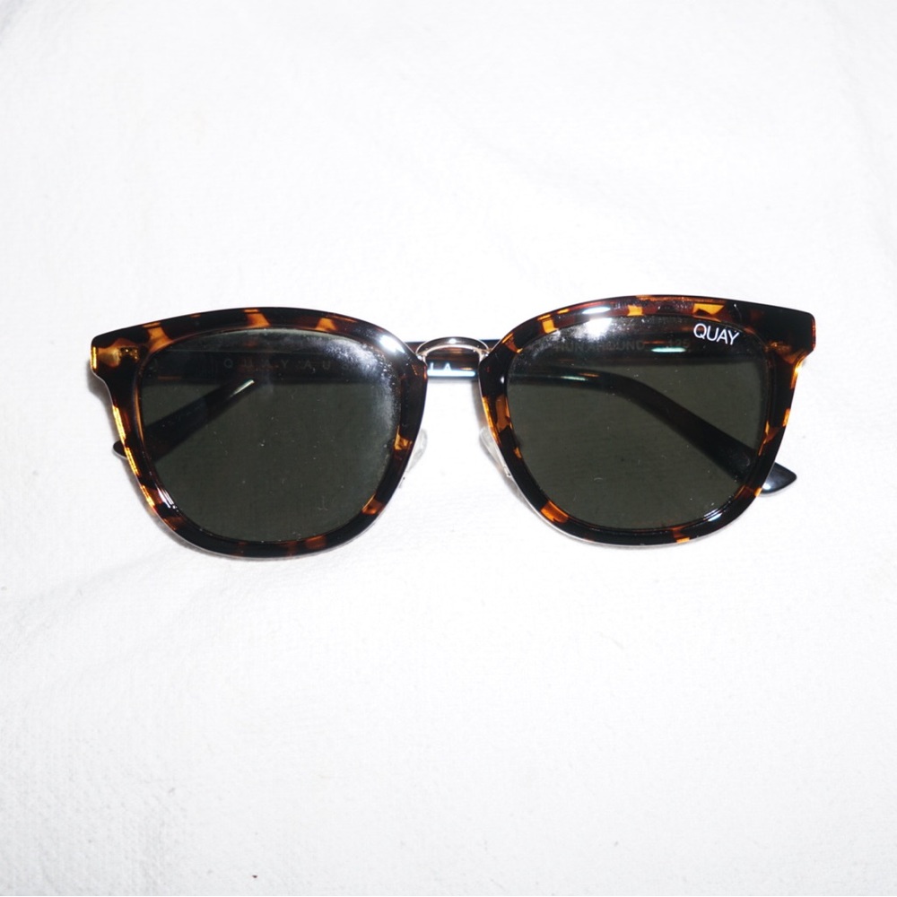 Quay Tortoise Run Around Sunglasses with Case